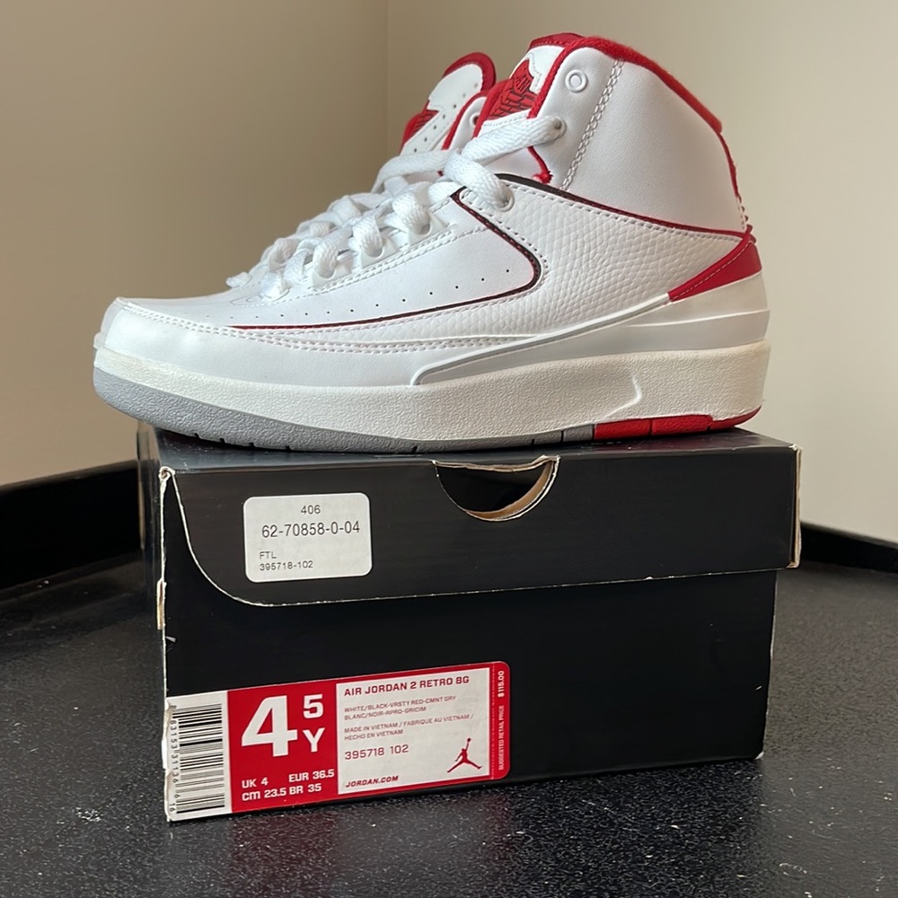 Air Jordan 2 Retro (GS) size 4.5